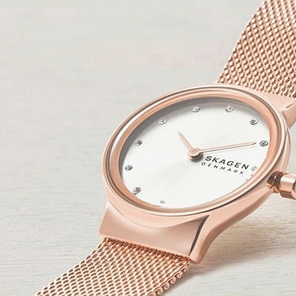 NWOT SKAGEN ROSE GOLD WATCH, w/ SWAROVSKI CRYSTALS, MODEL NO. SKW2665 - Picture 3 of 16